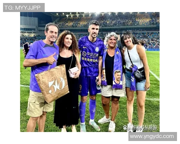 足球明星与女友的浪漫吻戏背后那些不为人知的故事与瞬间