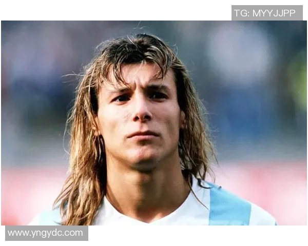 风中舞动的足球明星与他们的飘逸长发魅力之旅